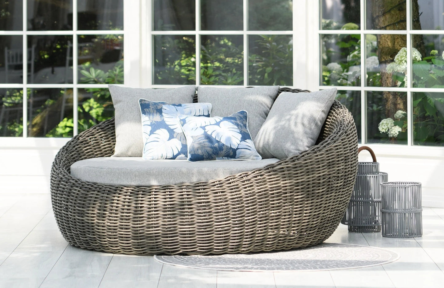 Łóżko dzienne ogrodowe Maje Grey 186x183x90cm Miloo Home