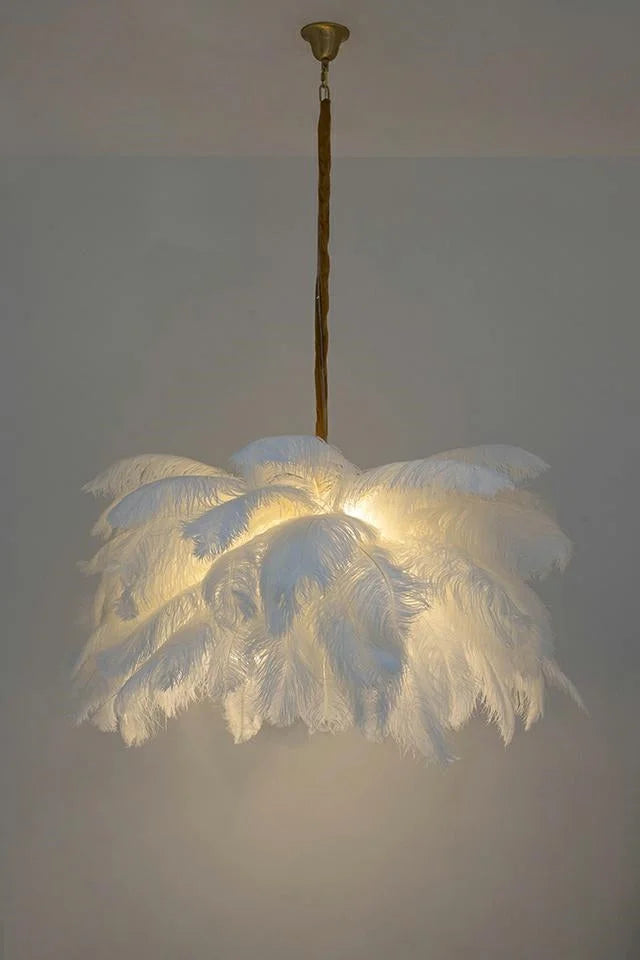 MOOSEE hängande lampa TIFFANY 135 vit mässing / naturliga fjädrar