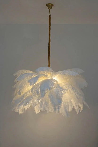 MOOSEE hängande lampa TIFFANY 135 vit mässing / naturliga fjädrar